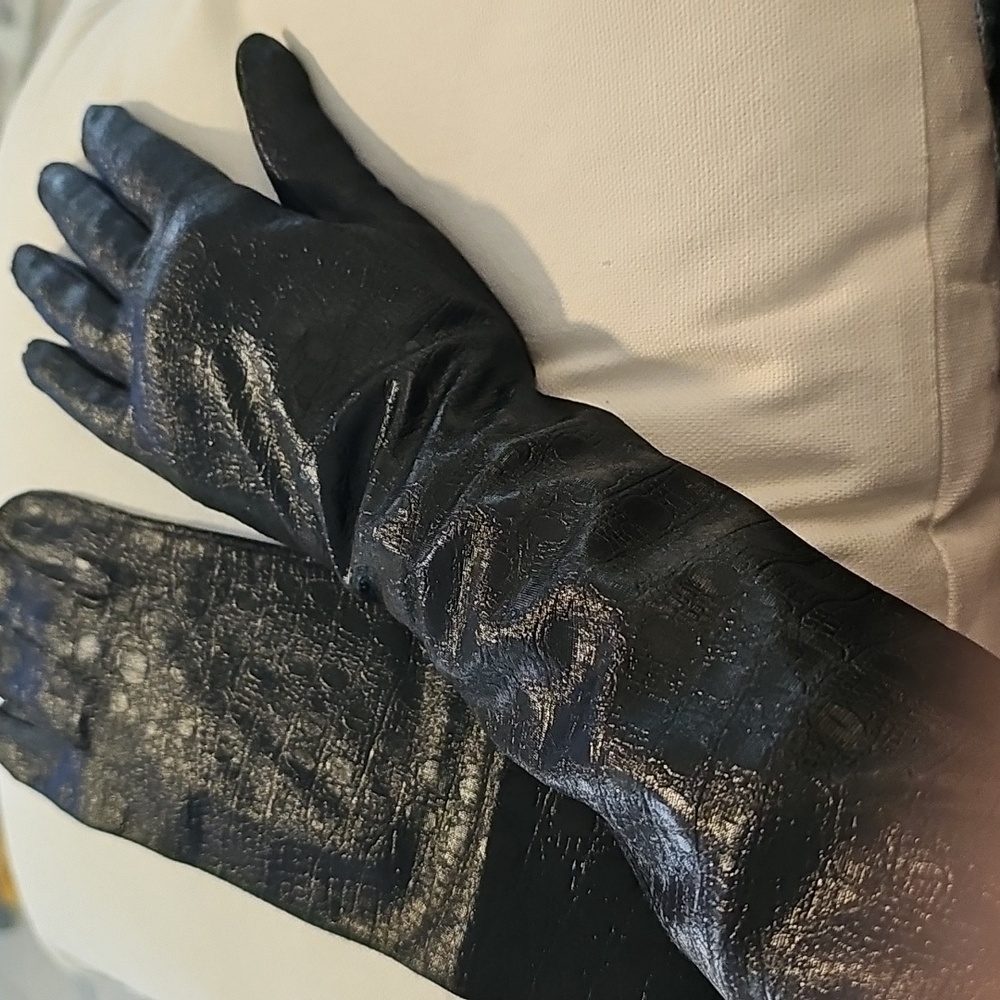 Black Textured Nylon Vintage Gloves With Tags. Sz 71/2. From HANDSEN
